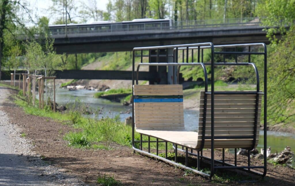 Fil Bleu Möbel Fenster | Active-Möbel von Burri & Winfried Schneider für öffentliche Räume Zürich